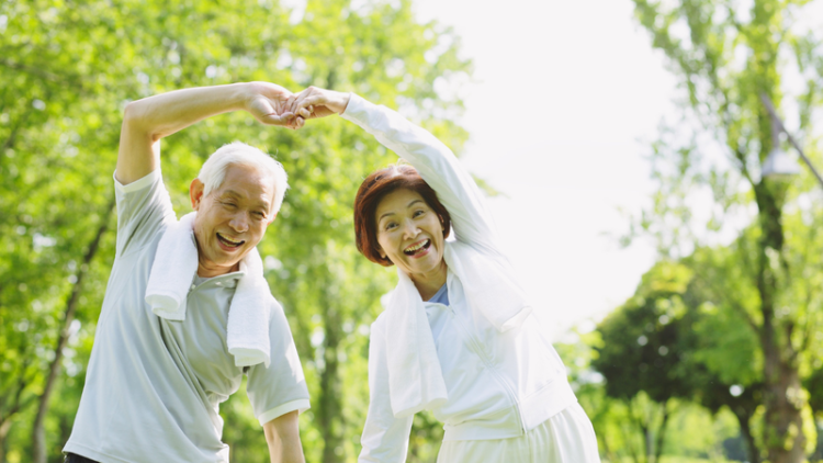 Chăm sóc sức khỏe người cao tuổi đúng cách để duy trì thể lực và tinh thần