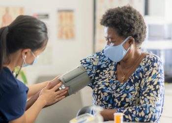 Khám sức khỏe người cao tuổi gồm những gì?