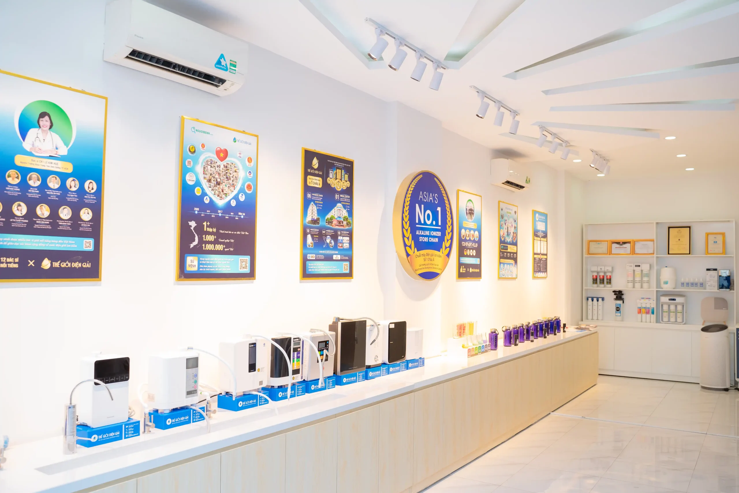 khong-gian-trung-bay-san-pham-premium-showroom-binh-duong