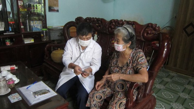 Kiểm tra sức khỏe tổng quát định kỳ để chủ động kịp thời phát hiện các bất thường, tổn thương từ sớm, giúp can thiệp điều trị ngay từ giai đoạn đầu của bệnh, hạn chế nguy cơ biến chứng. Kiểm tra sức khỏe tổng quát định kỳ để chủ động kịp thời phát hiện các bất thường, tổn thương từ sớm, giúp can thiệp điều trị ngay từ giai đoạn đầu của bệnh, hạn chế nguy cơ biến chứng.